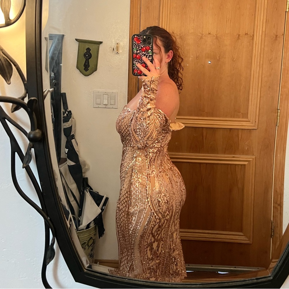 Off the Shoulder Long Sleeve Gold Sequin Forma/Prom Dress - Picture 2 of 4